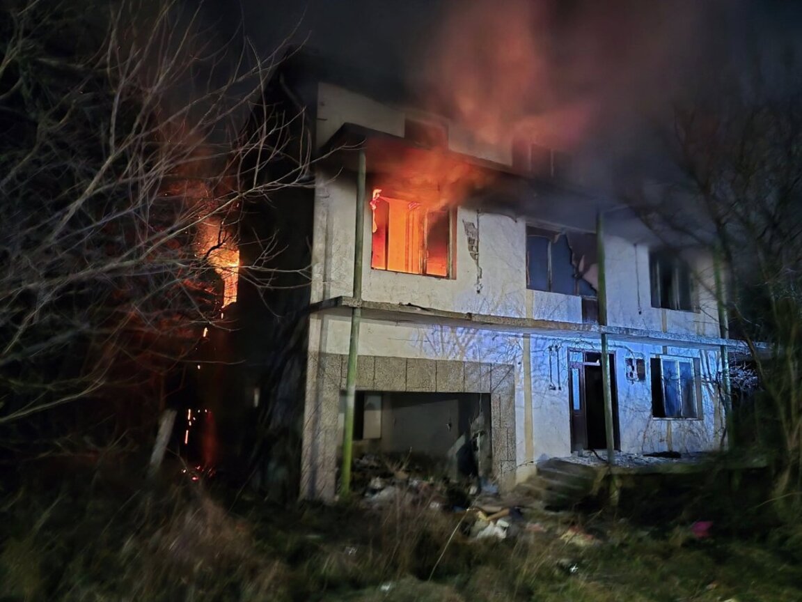 Пожар горя в Дреновец