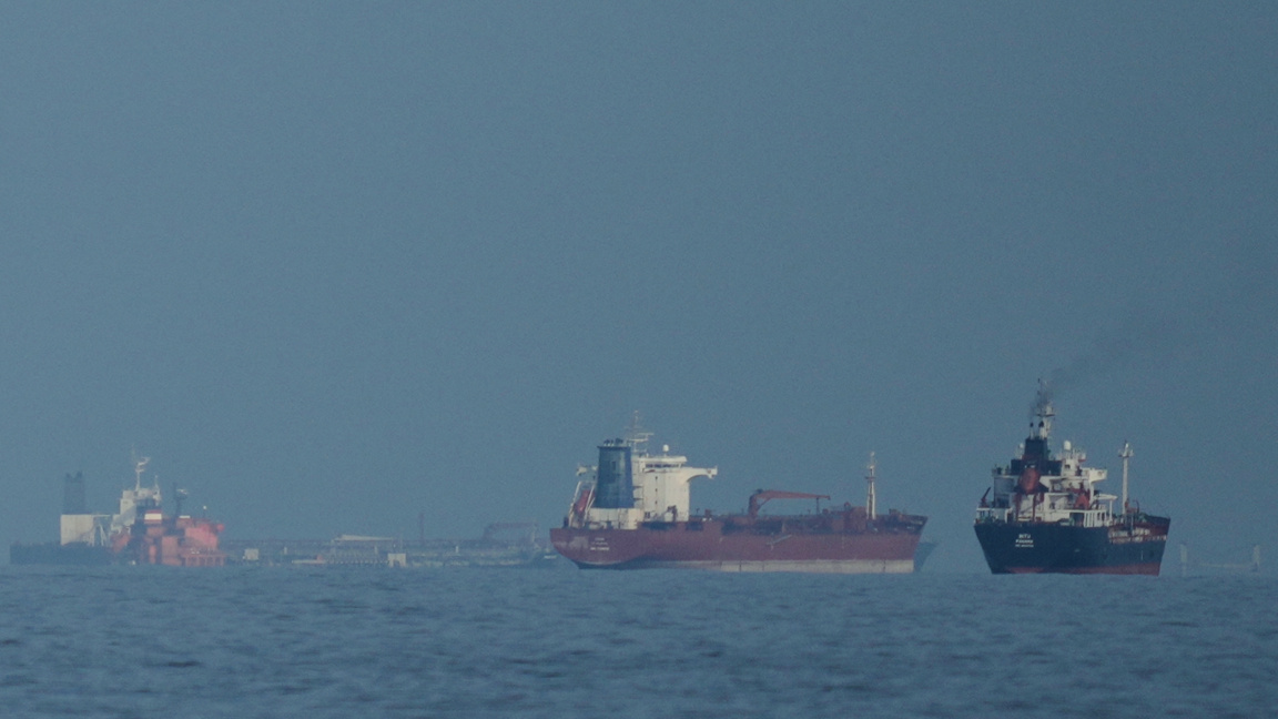 77 танкери са преминали през Ормузкия проток, повечето са "сенчестки"