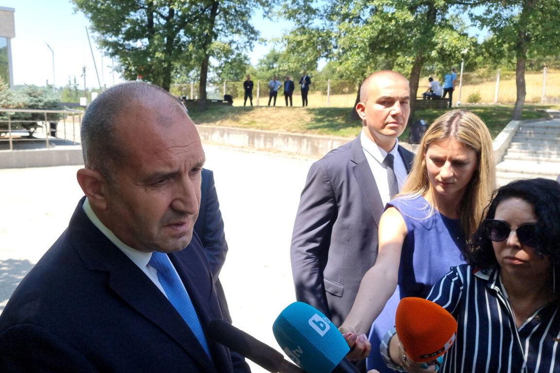 Румен Радев: Управляващите да покажат ясна визия за финансите и икономиката на страната