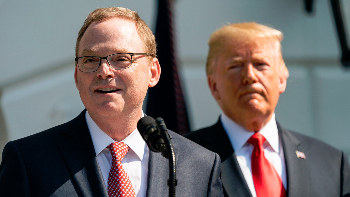 Кевин Хасет и Доналд Тръмп