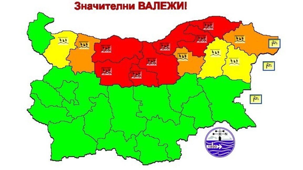 Червен код за значителни валежи в седем области в Северна България, за част от Добрич остава в сила оранжевият код