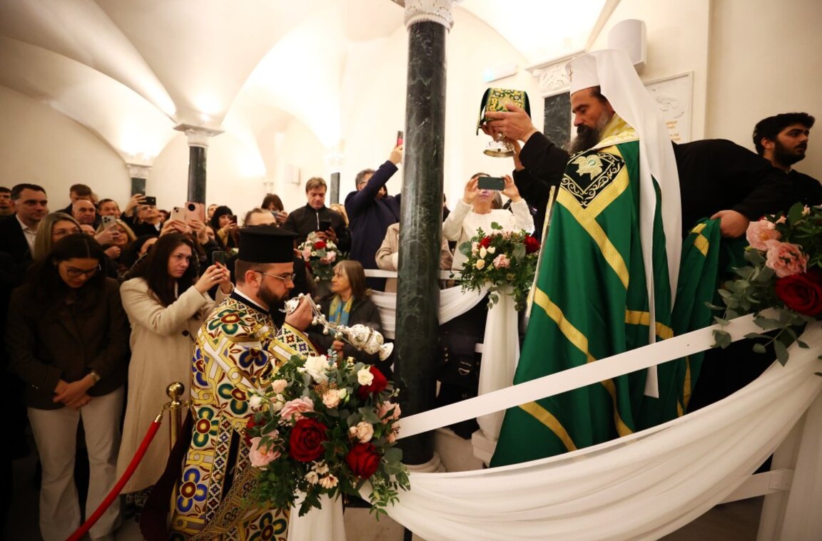 Патриарх Даниил възглави възкресна вечерня в новия български храм в Лондон