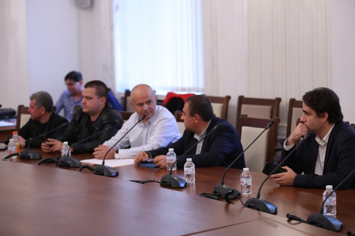 Временна комисия за проучване на всички факти и обстоятелства, свързани със сигурността на машинното гласуване. На снимката (отляво надясно): Тошко Йорданов, Станислав Балабанов, Георги Свиленски, Иван Иванов, Божидар Божанов - 31 октомври 2023 г.