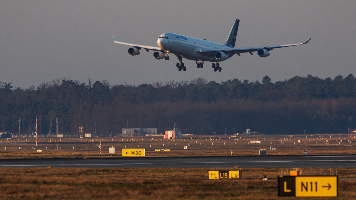 Извънреден полет на "Луфтханза" върна днес във Франкфурт от Оман европейски граждани от Близкия изток