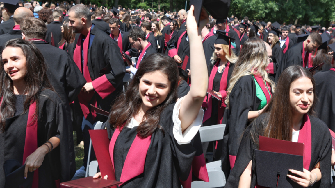 За 10 години чуждестранните студенти в страната нарастват над два пъти