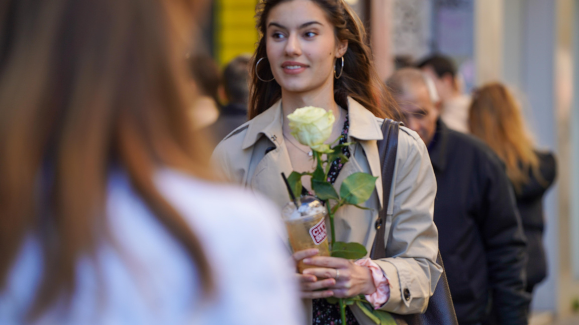 Giving a flower on March 8 – tradition or true appreciation