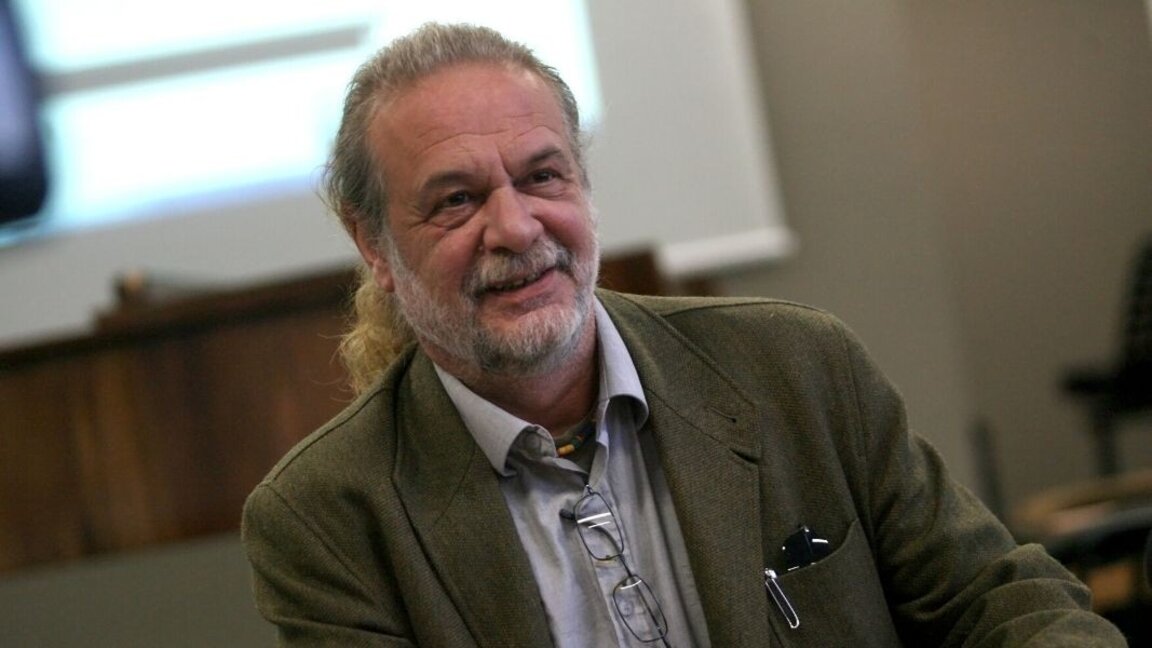 Проф. Евгений Дайнов: На Пеевски му трябва власт