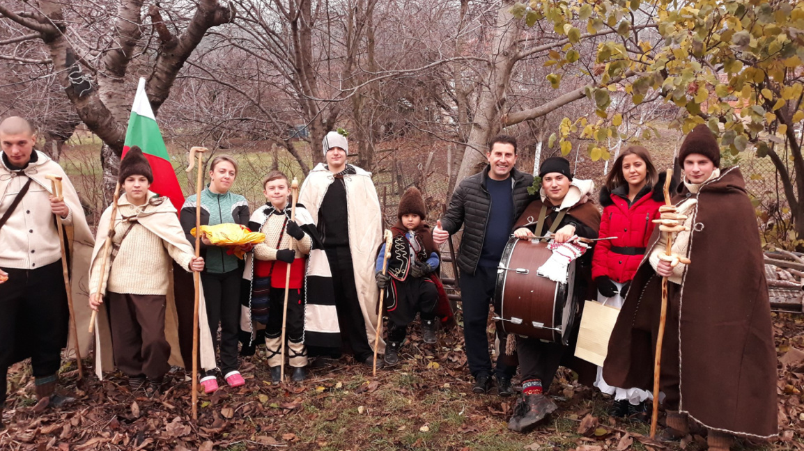 Коледарската традиция се пази от всички мъже в село Антон