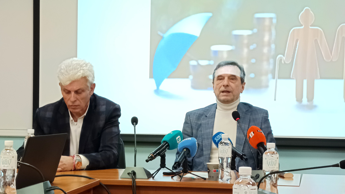 Главният икономист на КТ „Подкрепа“ Атанас Кацарчев и президентът на КТ „Подкрепа“ Димитър Манолов.