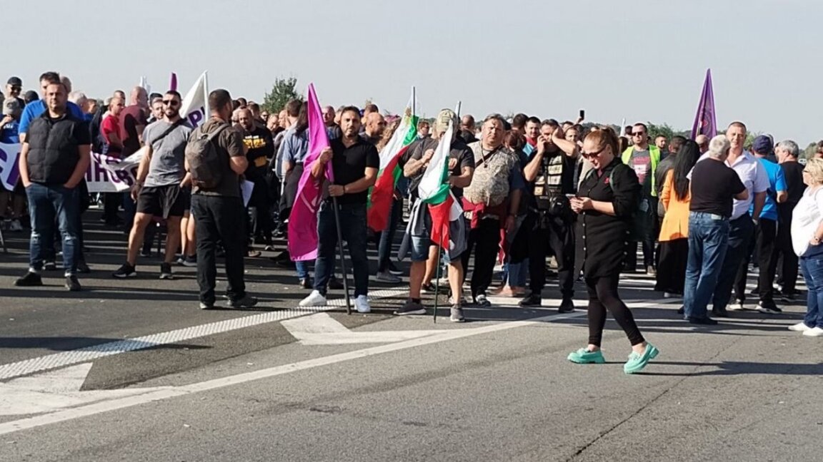 Negocierile cu minerii și energeticienii protestatari vor avea loc în Parlament