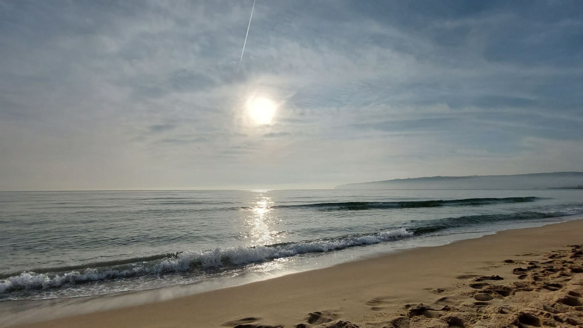 Понеделникът започва с облаци, но денят ...