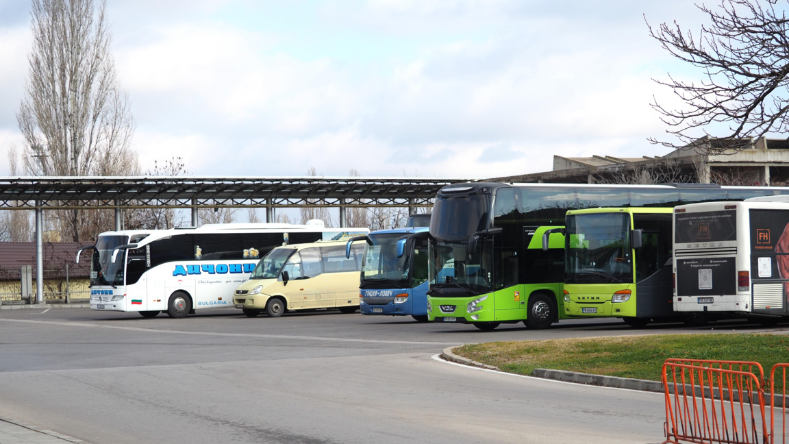 От утре: По-високи тол такси за автобусите, вдигат цените на билетите