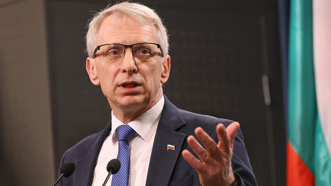 Денков: Ротацията ще стане най-лесно, ако просто си сменим местата