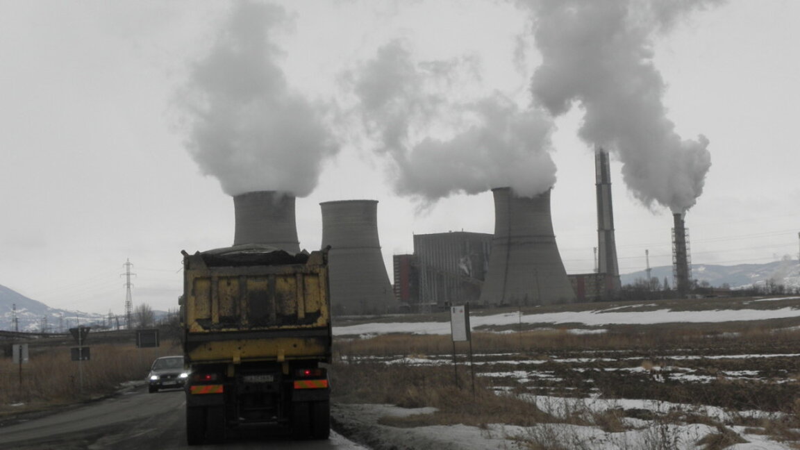 Les écologistes vent debout contre les centrales à charbon...
