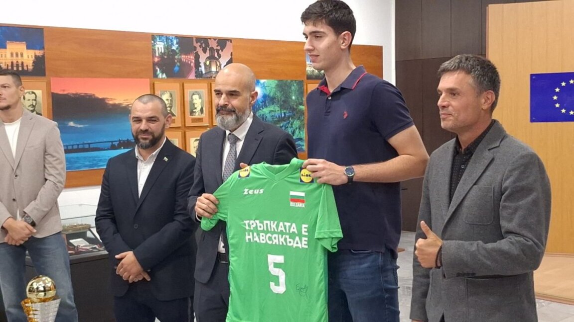 Борис Начев получи почетен плакет на  Варна    (ВИДЕО)