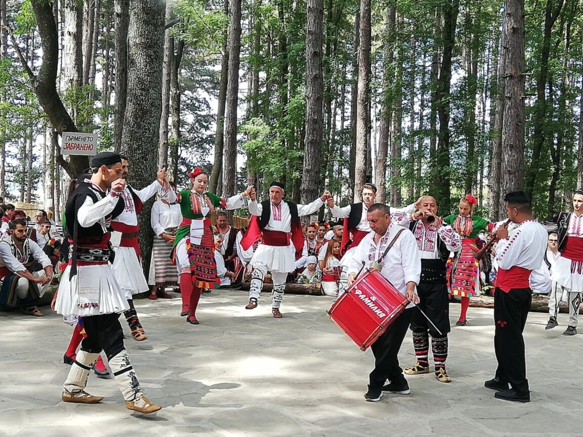Trachtenfestival in Scherawna lässt bulgarischen Geist alter Zeiten wieder aufleben
