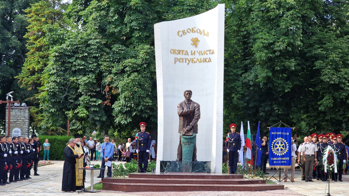 Нов паметник на Васил Левски издигнаха в Търговище