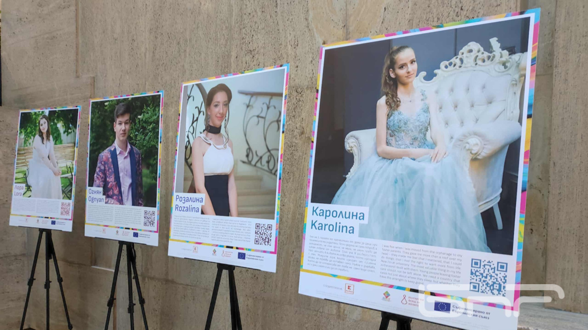 Фотоизложбата „ПроменениТЕ“- разказ от първо лице за приемната грижа в България