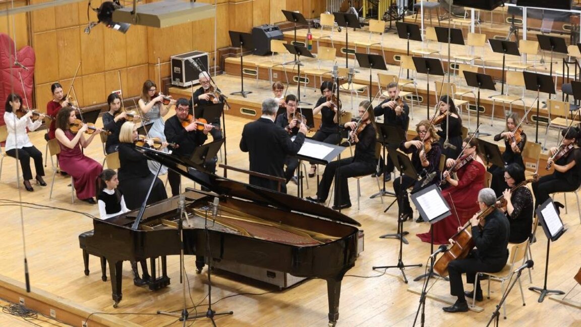 След Люксембург и София, "Кончерто пиколо" и в Атина