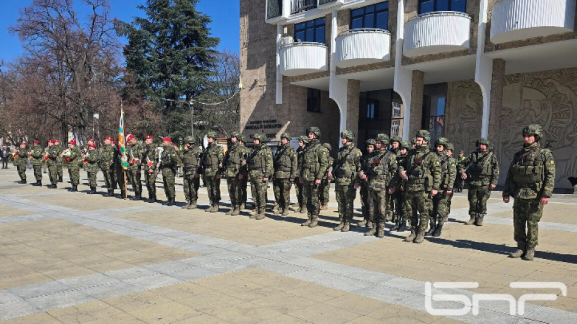 Благоевград посреща военнослужещи от мисия в Косово