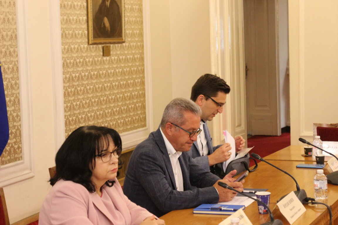 Заседание на бюджетната комисия на парламента