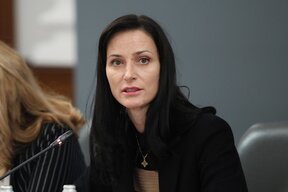 Мария Габриел призова за по-малко говорене и проактивност по казуса с българските моряци на "Галакси лийдър"