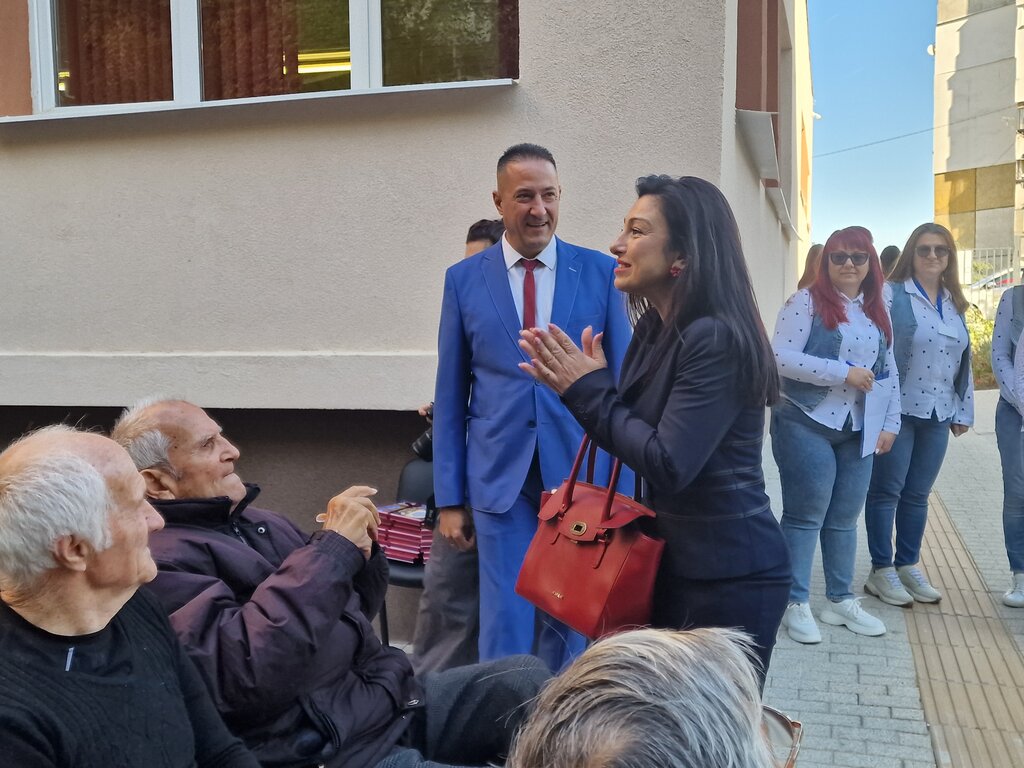Откриха обновения Дом за стари хора в Радомир