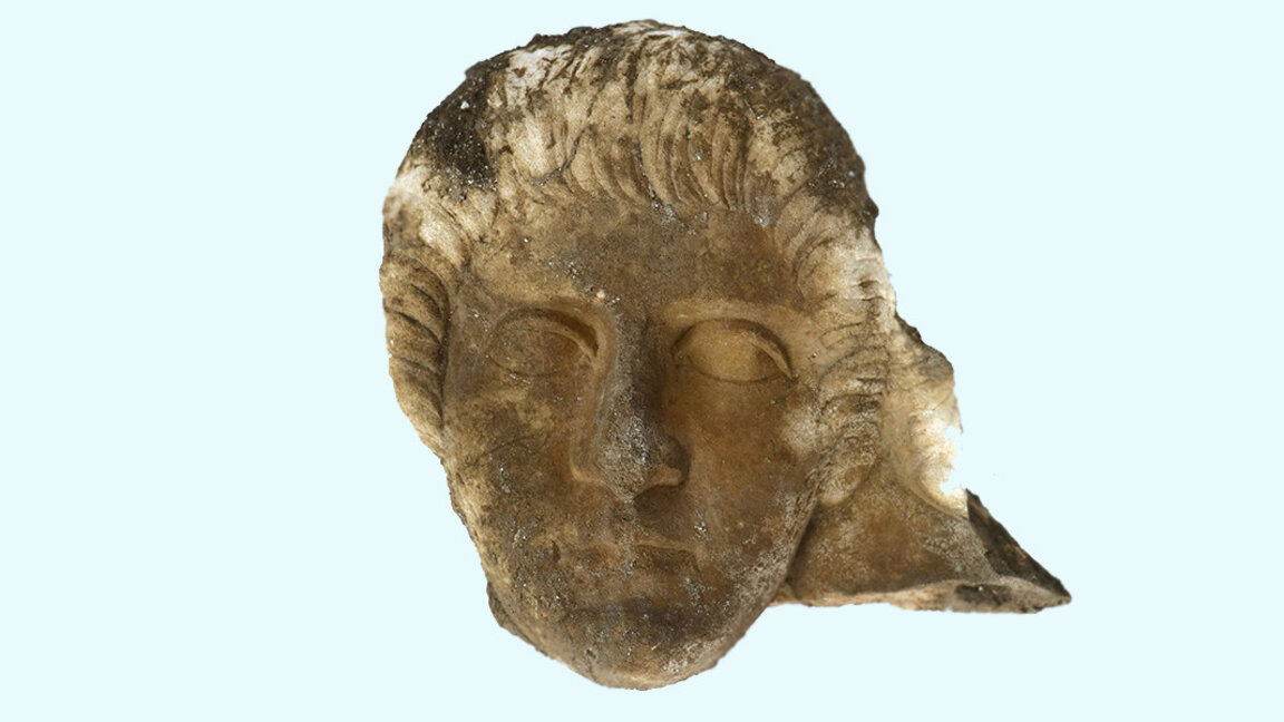 Archäologen entdecken kunstvoll geschnitztes Marmorgesicht in Heraclea Sintica
