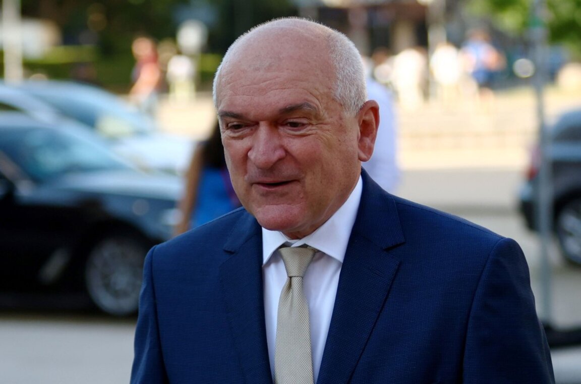 Служебният министър-председател Димитър Главчев