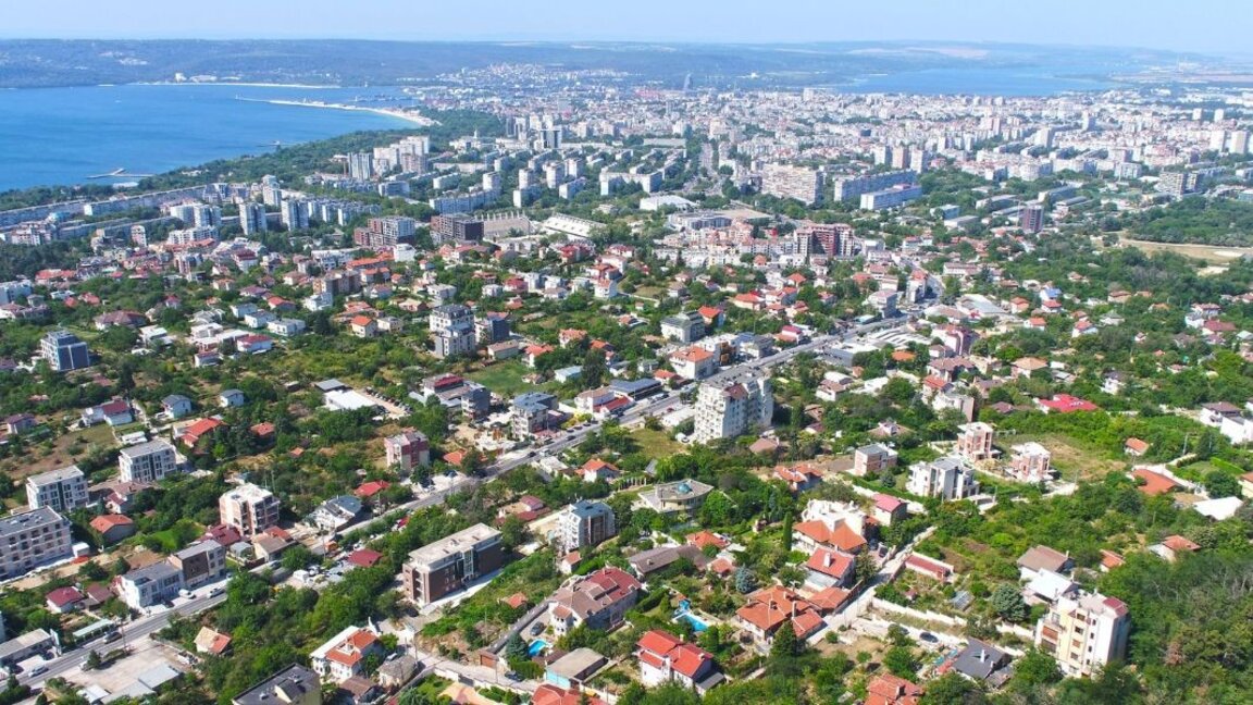 Prețurile proprietăților imobiliare de pe litoralul Mării Negre au continuat să crească, deși mai treptat