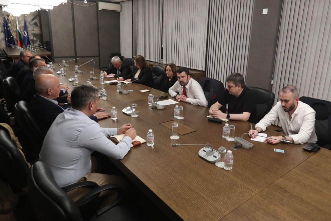 A coordination center at the Ministry of Foreign Affairs will monitor the situation in the Middle East