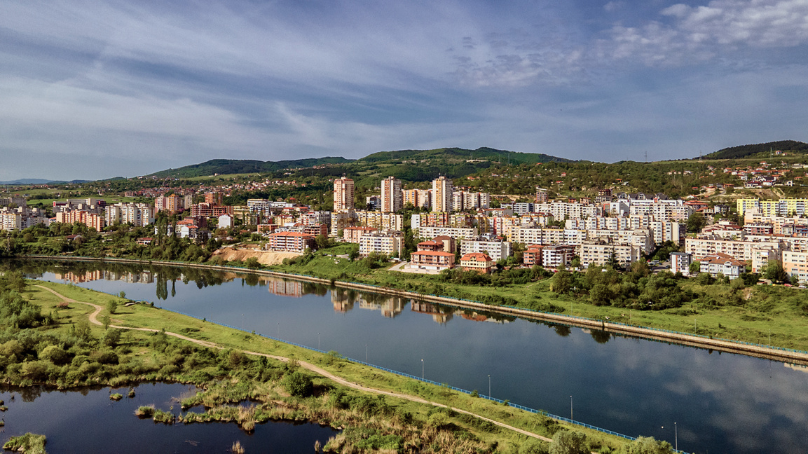 Слънчево време в последния ден от работната седмица