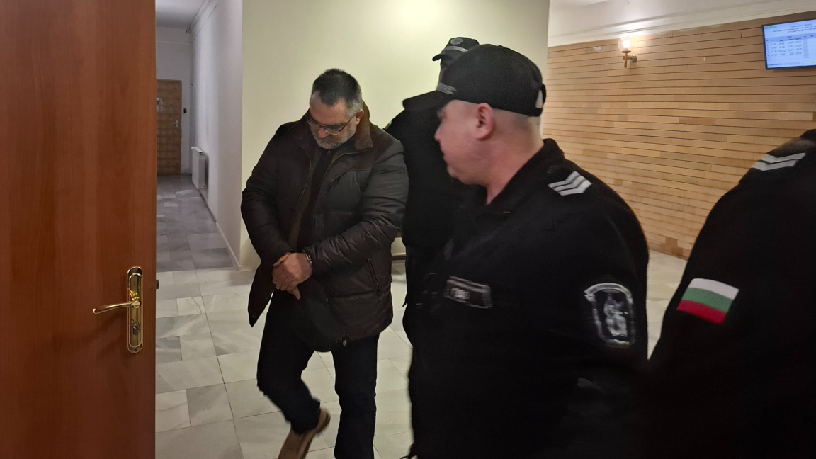 Съдът в Ловеч остави в ареста задържан за притежание на 206 000 фалшиви евро