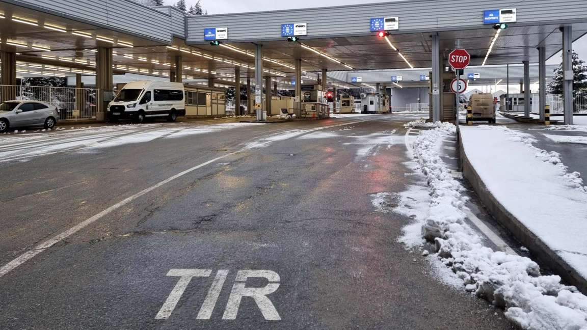 Cancelado el bloqueo para camiones TIR en la frontera con Macedonia del Norte 