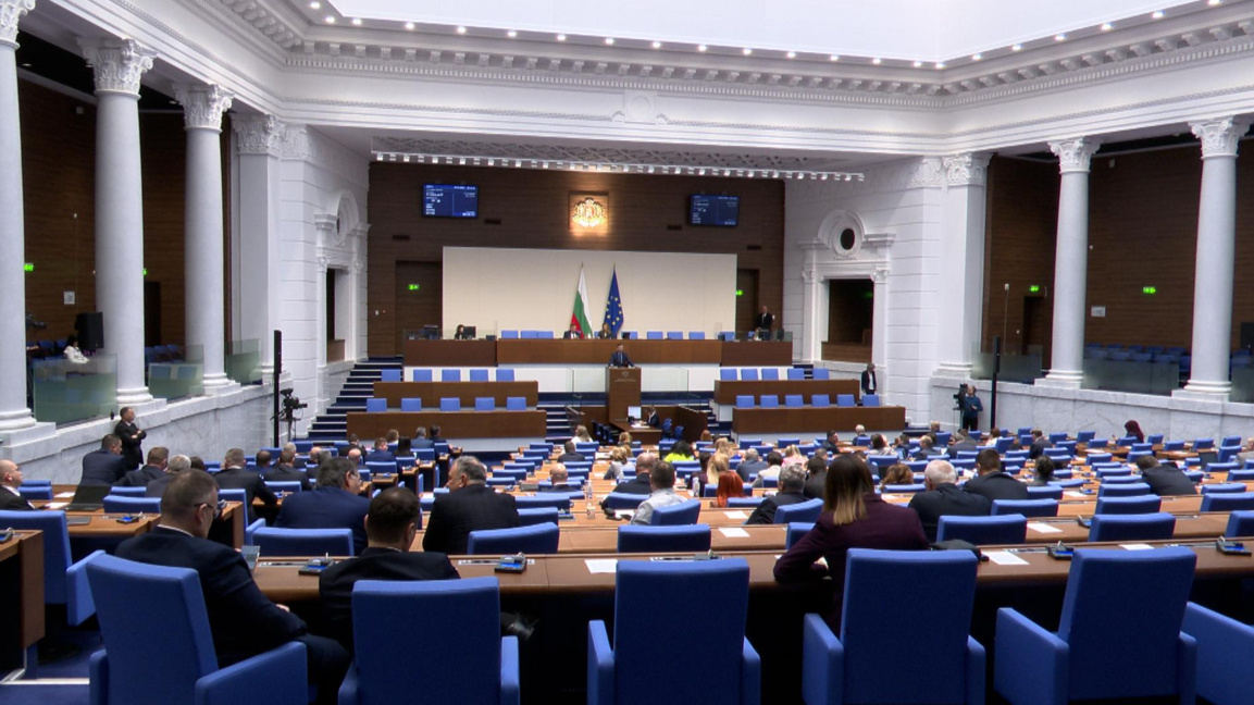 На три пъти парламентът не успя да събере кворум