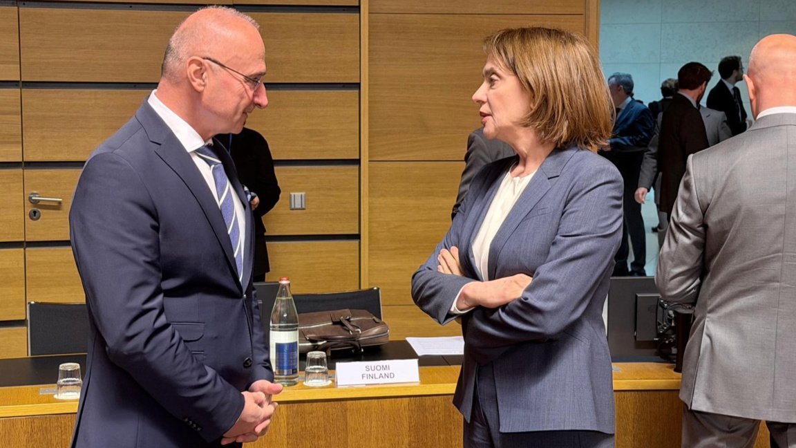 Нейнски: Суверенна Украйна е от ключово значение за сигурността на Европа