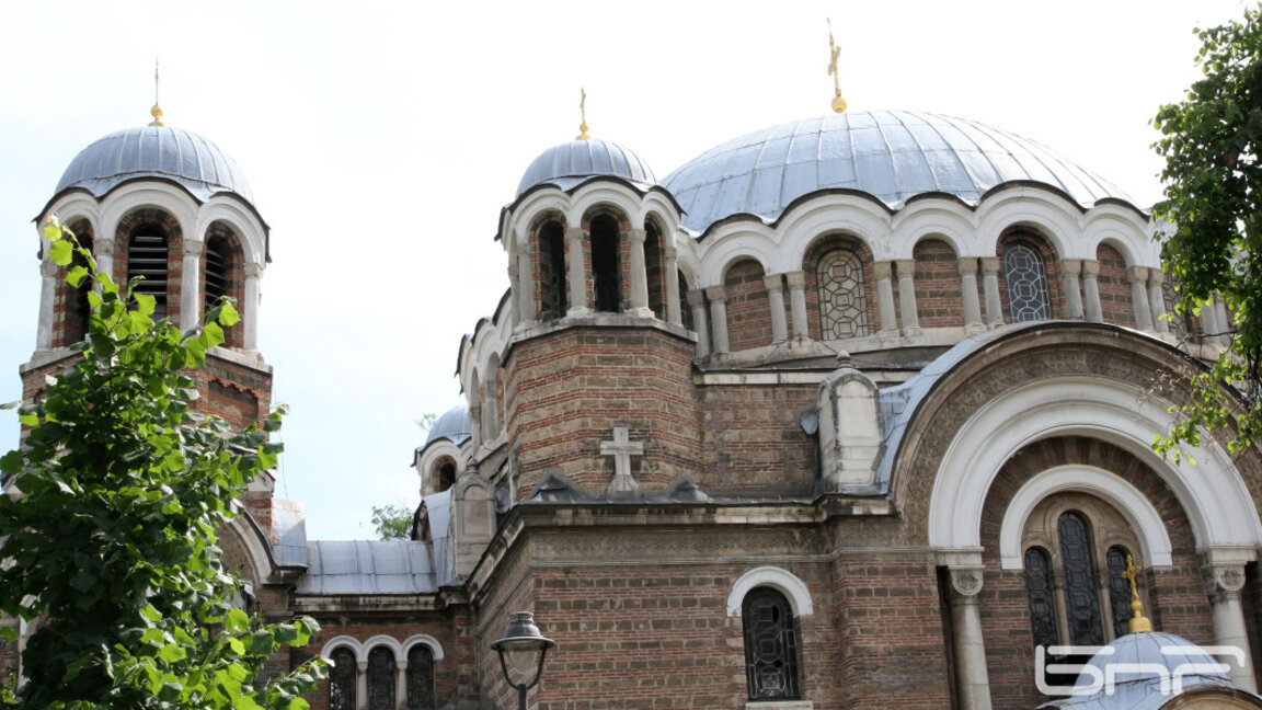 71.5% of Bulgarians define themselves as Christians, Muslims are 10.8%