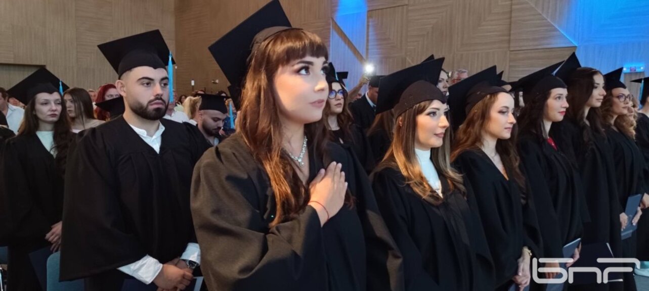 Дипломира се първият випуск медици в Бургас /СНИМКИ/