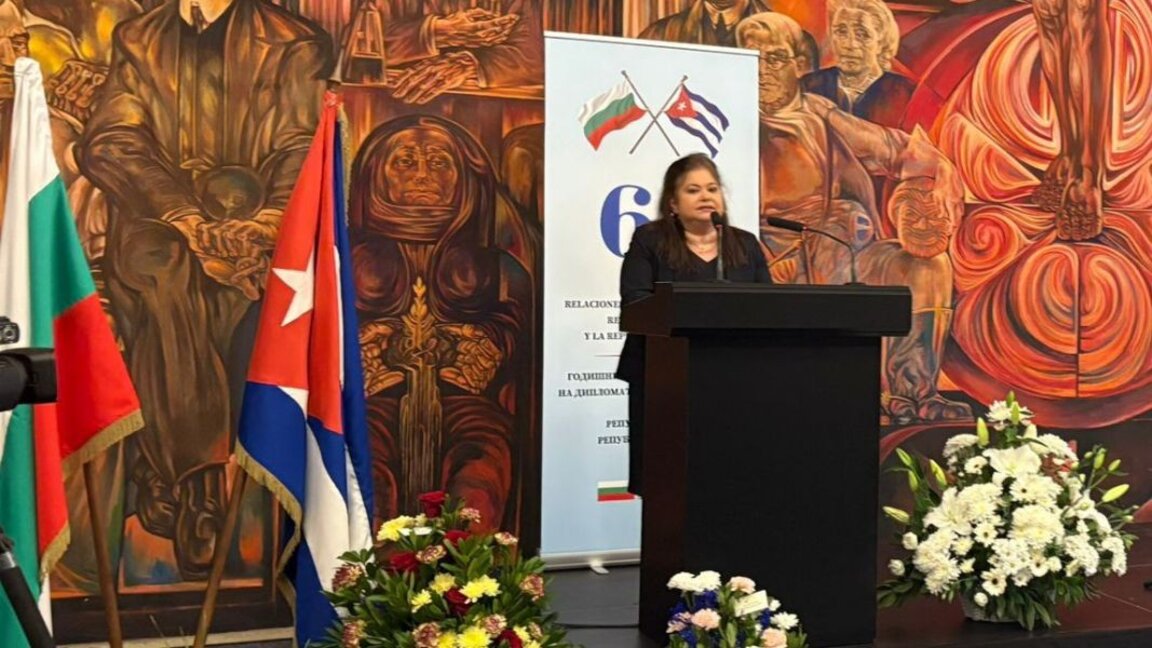 La embajadora de Cuba en Bulgaria, Excma. Sra. Marieta García Jordán