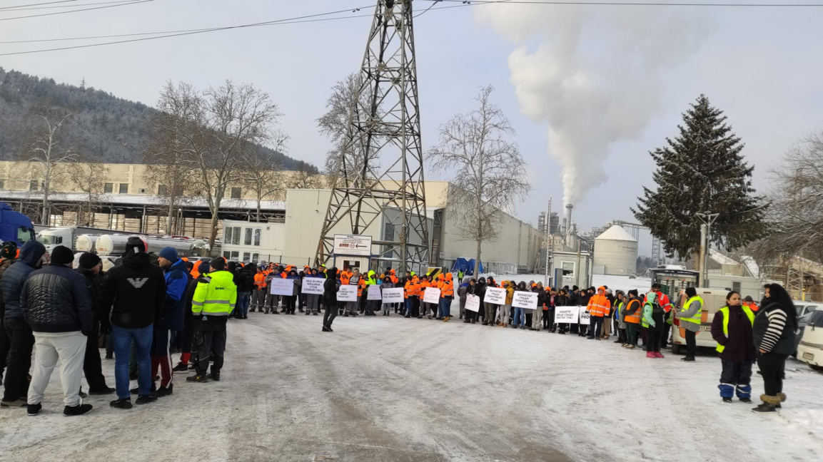 Разследват "Кроношпан", че са попречили на РИОСВ да изпълни задълженията си