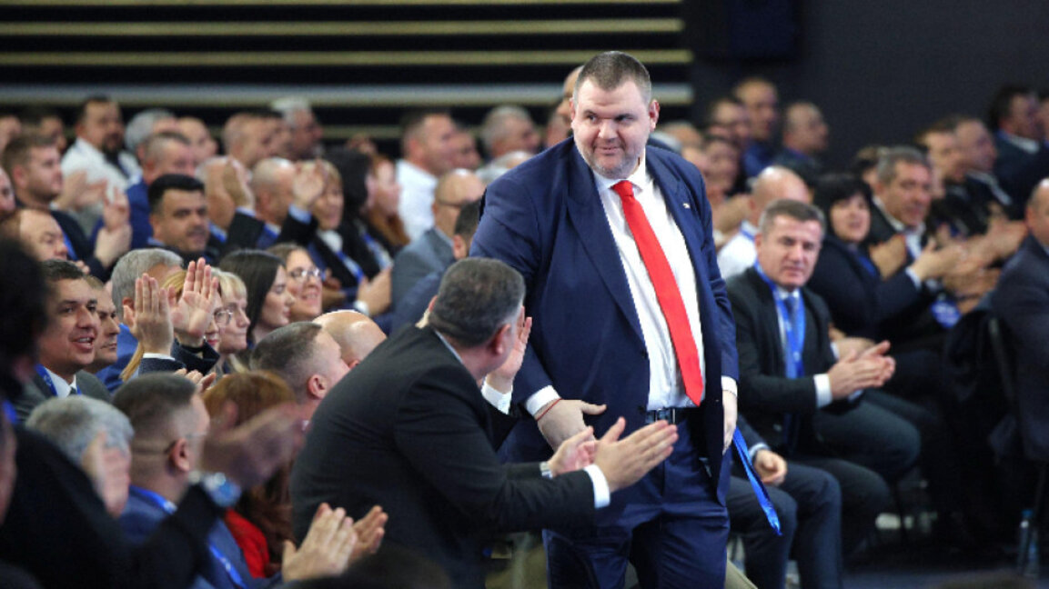 Делян Пеевски след съпартийци на конференцията - 22 декември 2024 г.