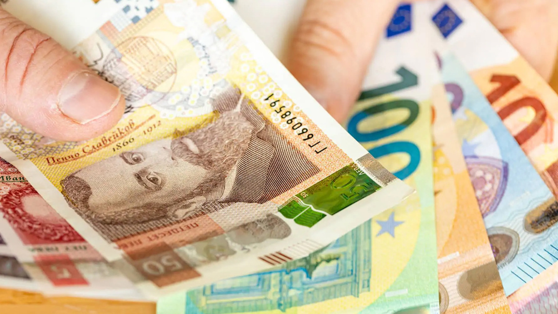 Deadline for free lev-to-euro exchange expires