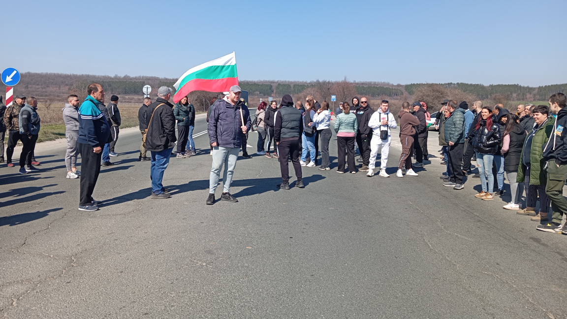 Протестиращи блокираха международен път Е-79 край Краводер и Монтана