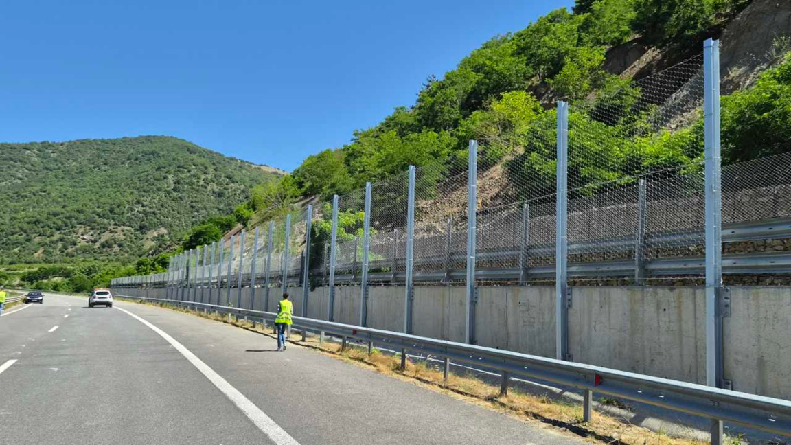 Възстановено е движението в посока София на АМ "Струма" и през тунел "Железница"