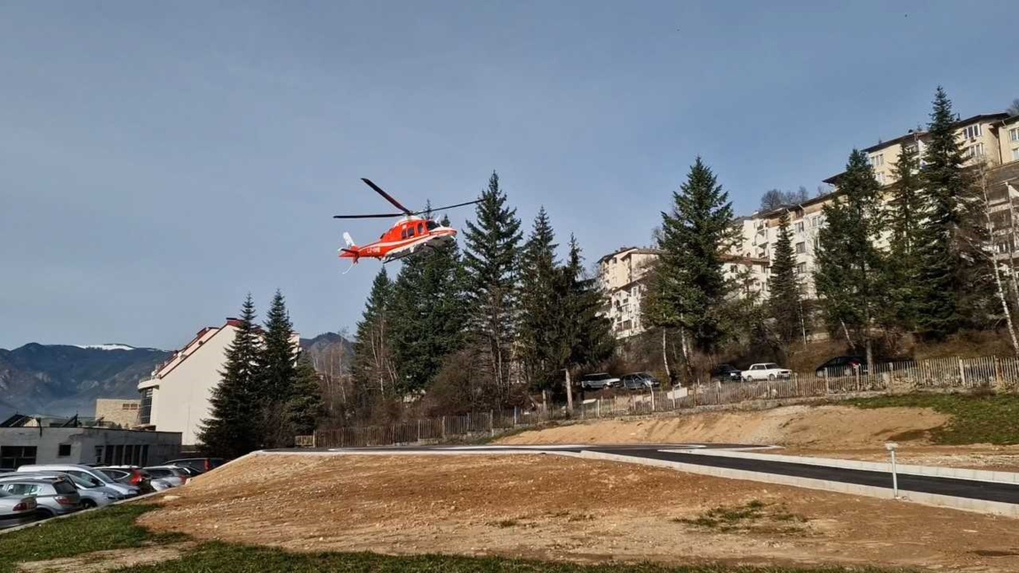 Въздушна линейка тества новата хеликоптерна площадка на МБАЛ – Смолян