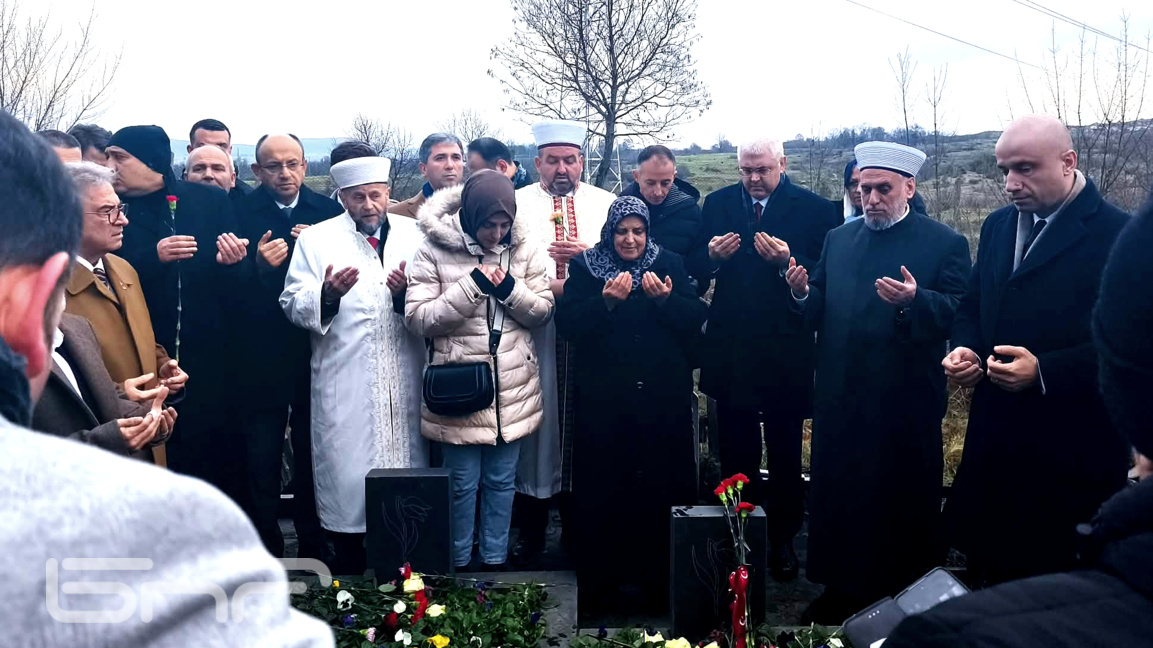 На гроба на Тюркян край село Могиляне, община Кирково