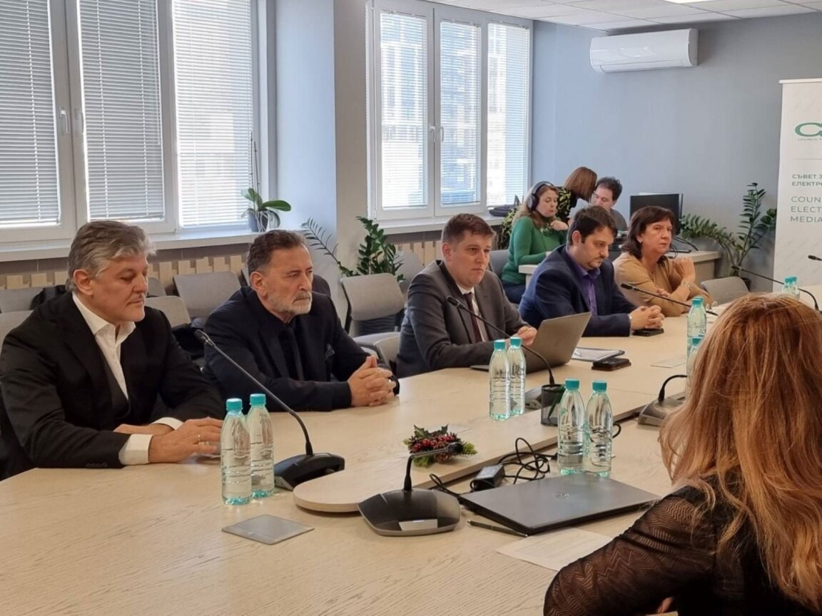 Генералният директор на БНР (в средата) и членове на Управителния съвет по време на срещата със СЕМ