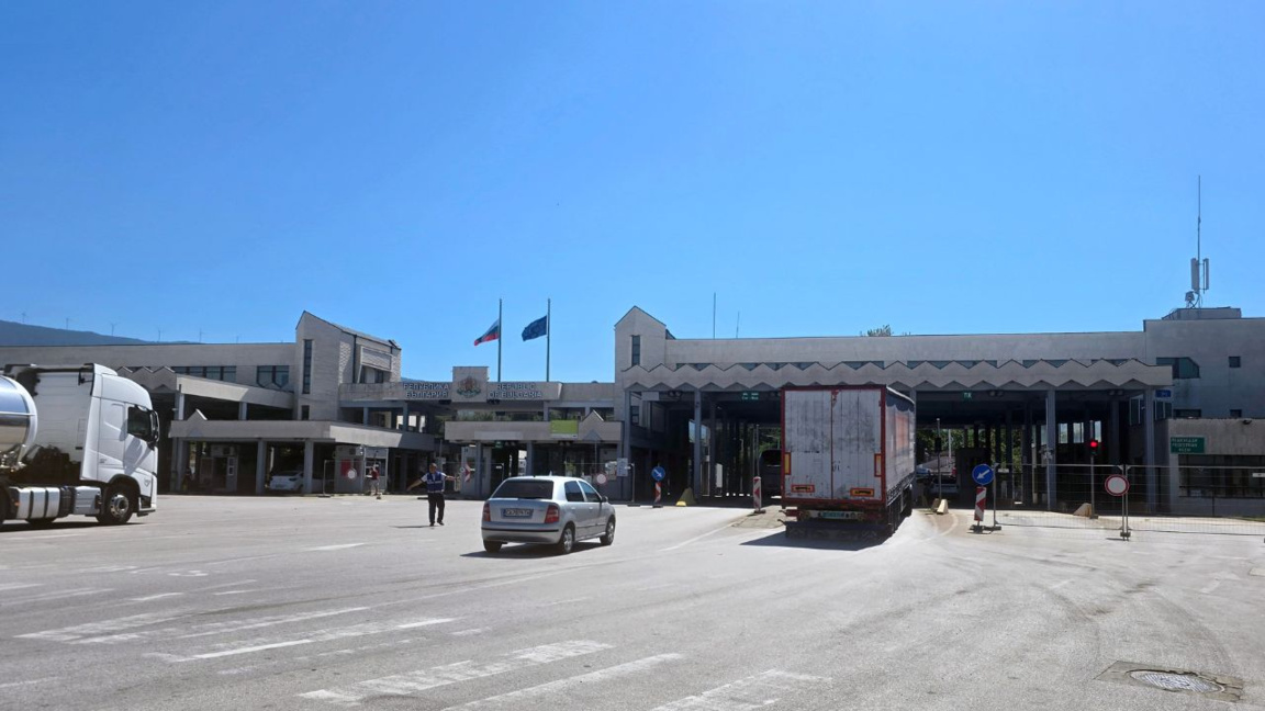 Sınır geçişlerinde trafik normal seyrediyor