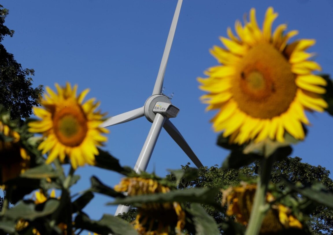 Втори ден на обществени обсъждания в Шуменско заради намерение за изграждане на ветропарк