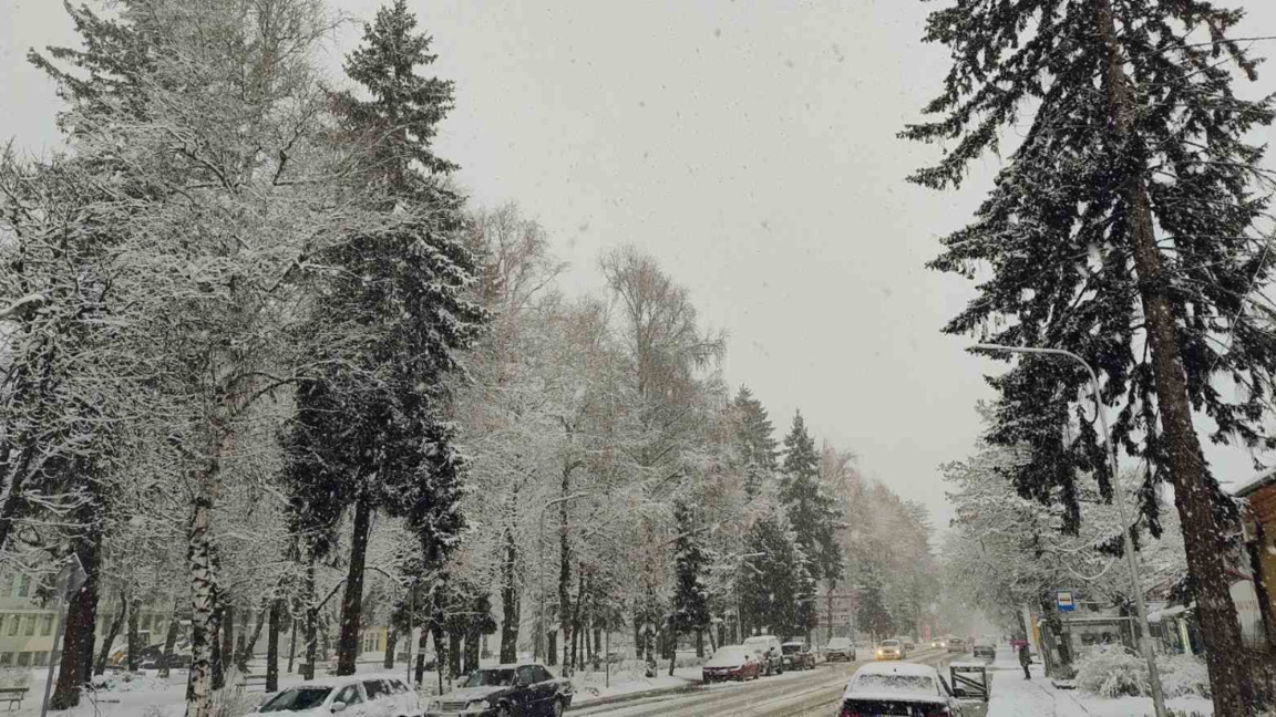 Оранжев код за сняг и поледици за 9 области в страната